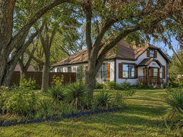 1903 N Weaver Street, Gainesville, TX 76240