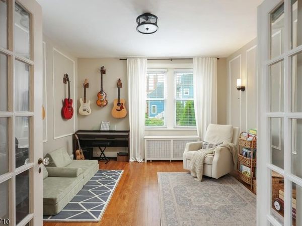 2 Altamont Ct, Morristown, NJ 07960