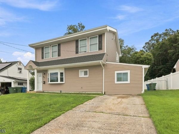 62 Pinetree Dr, Sayreville, NJ 08859