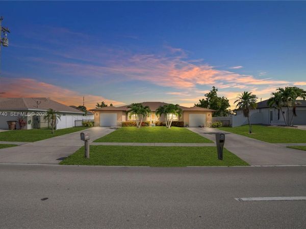 836 Trafalgar PKWY , Cape Coral, FL 33991