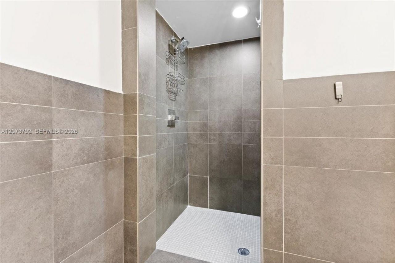 435 21st St , Unit 111, Miami Beach, FL 33139 Photo