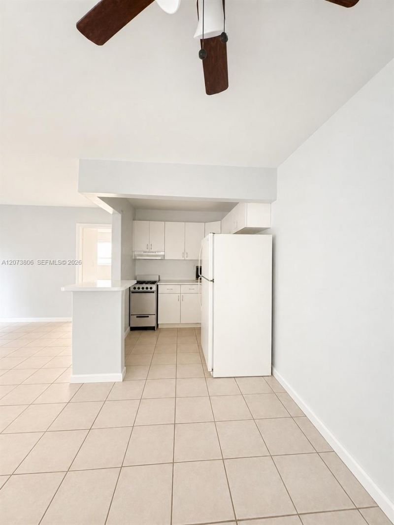 1330 W 54th St , Unit 214C, Hialeah, FL 33012 Photo