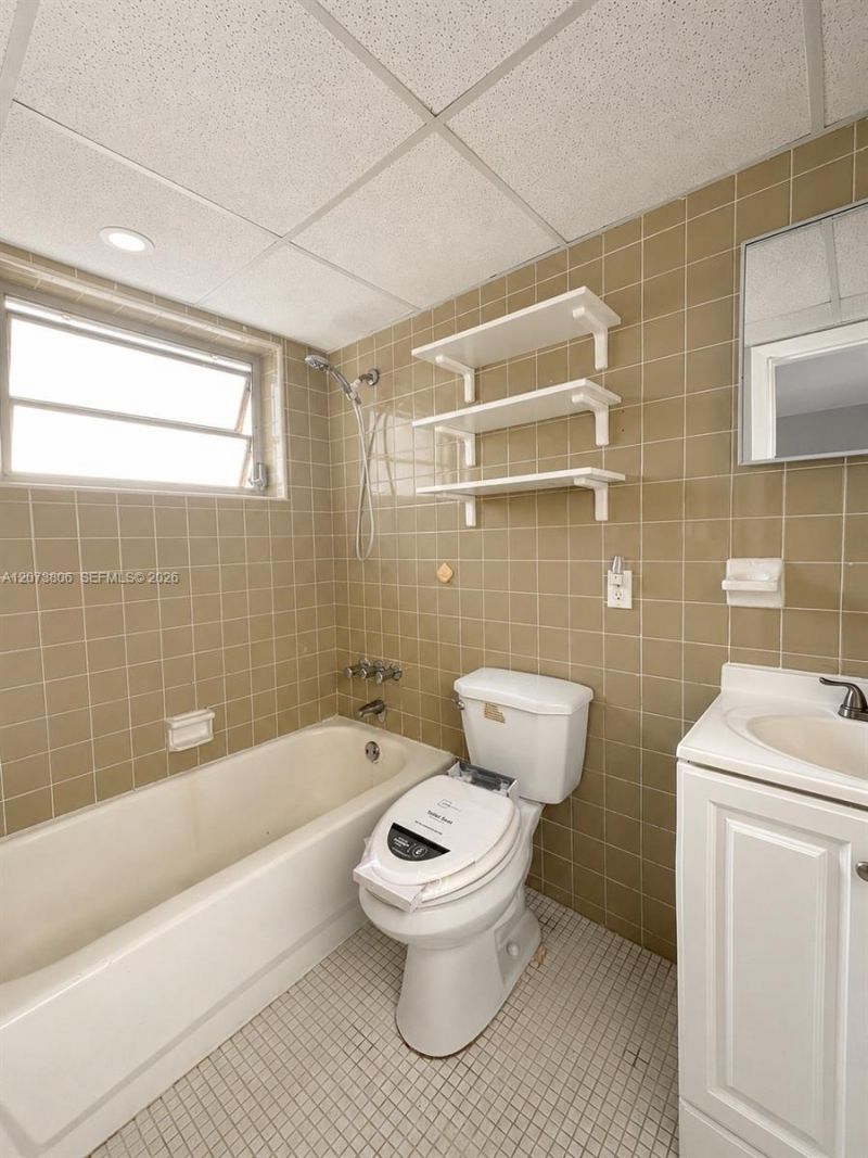 1330 W 54th St , Unit 214C, Hialeah, FL 33012 Photo