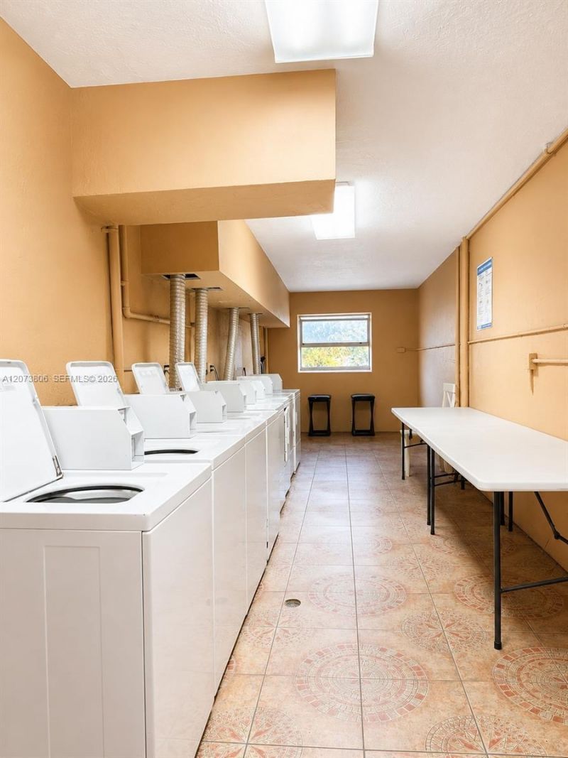 1330 W 54th St , Unit 214C, Hialeah, FL 33012 Photo