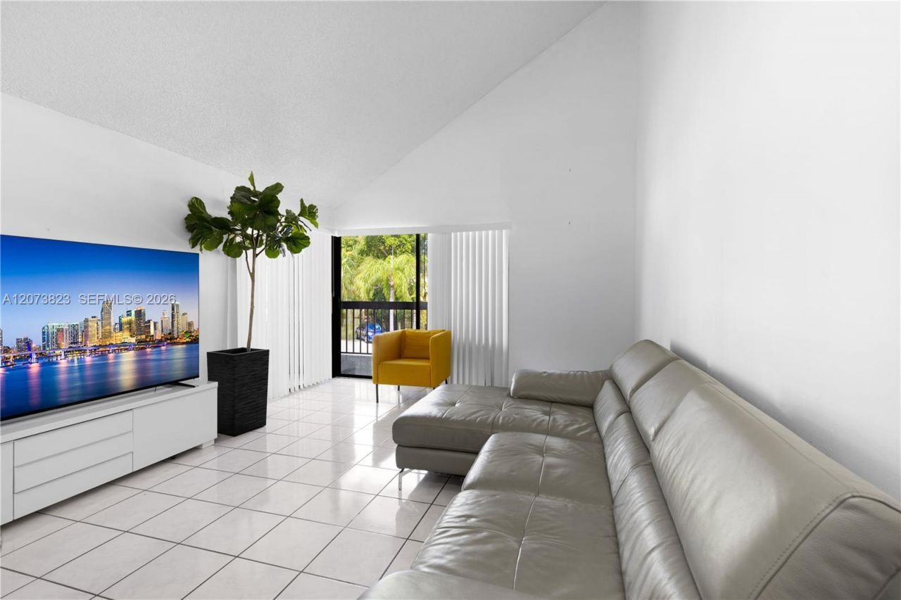 12990 SW 88th Ln , Unit B203, Miami, FL 33186 Photo