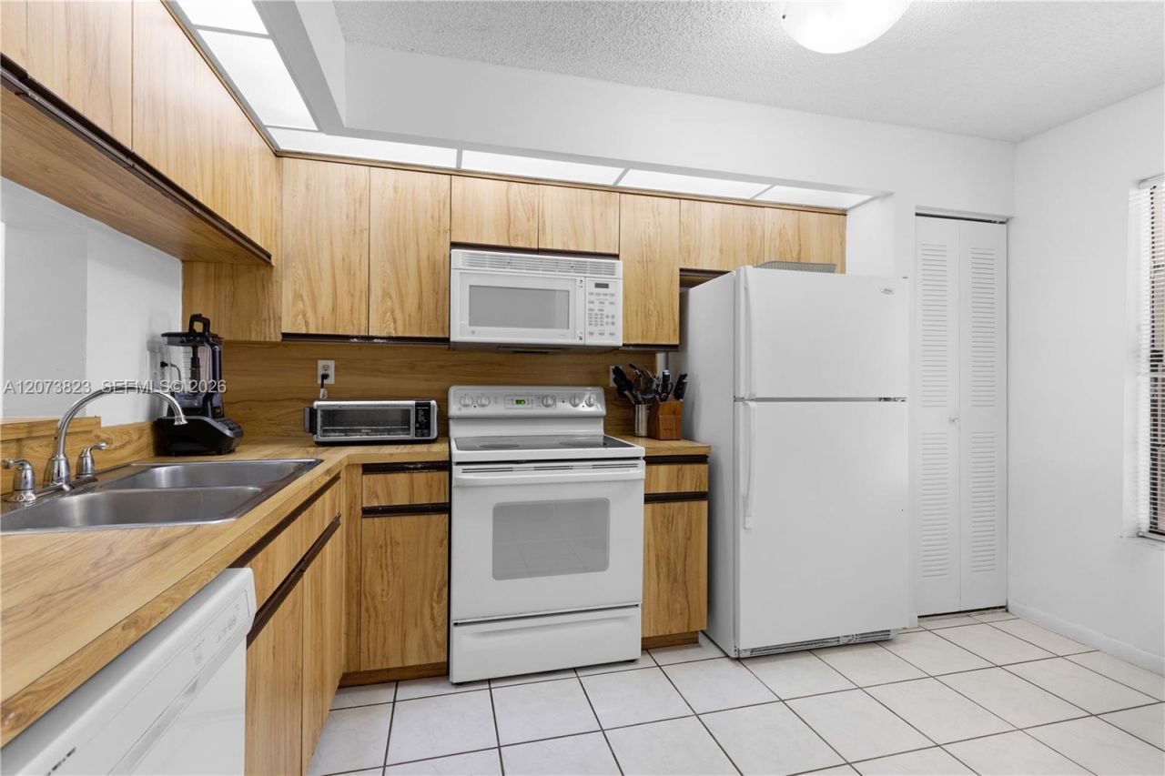 12990 SW 88th Ln , Unit B203, Miami, FL 33186 Photo