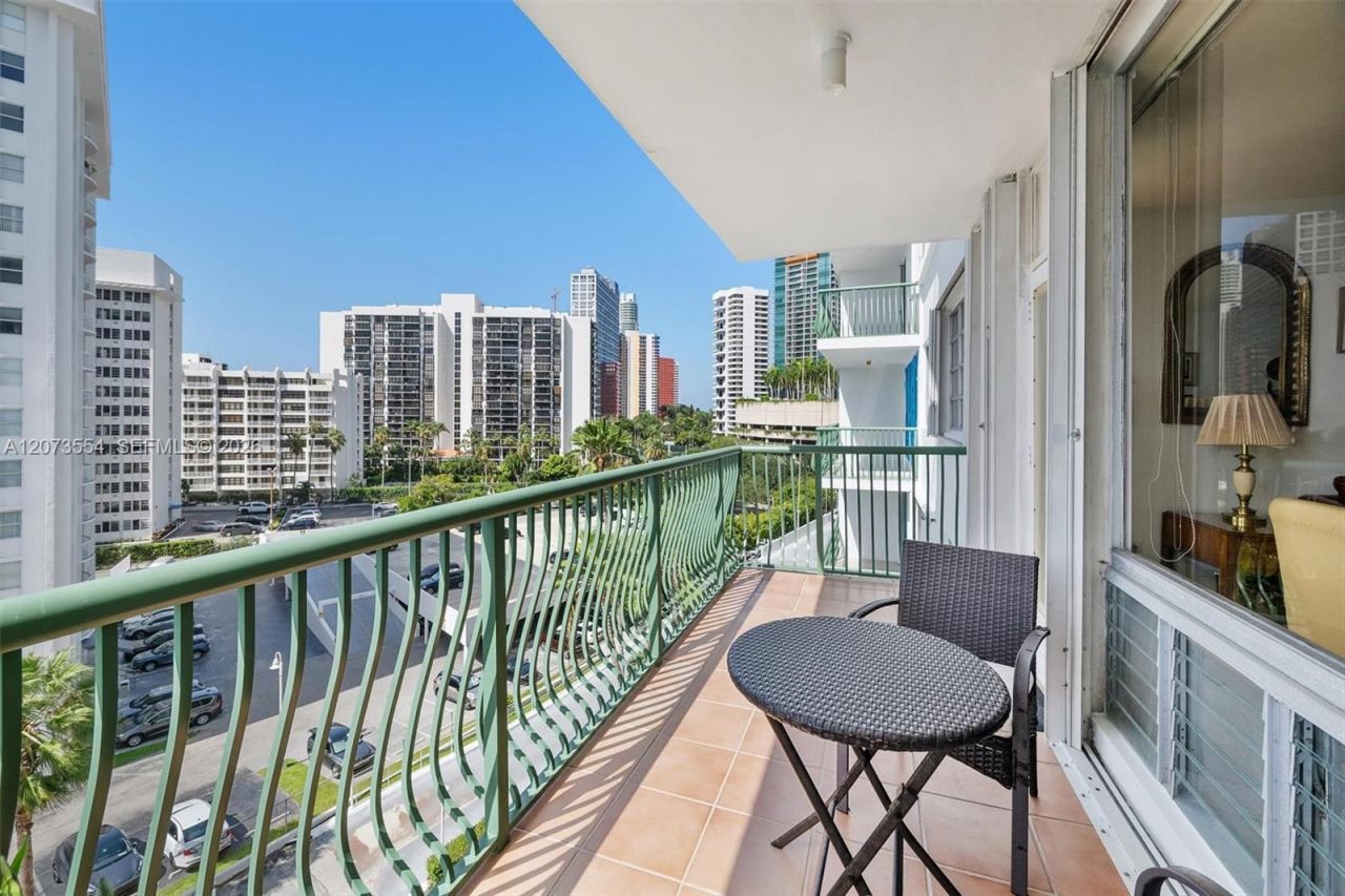 1408 Brickell Bay Dr, Unit 706, Miami, FL 33131 Photo