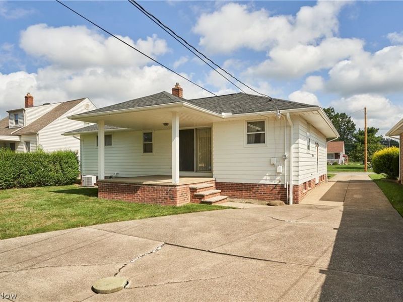 29581 Robert Street, Wickliffe, OH 44092 Photo 2