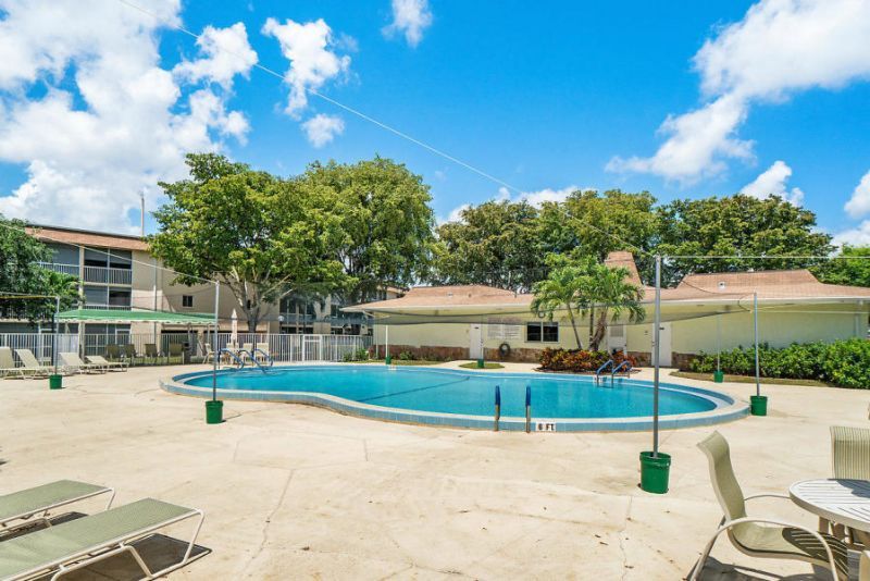 400 Village Green Circle W, Unit 102, Palm Springs, FL 33461 Photo
