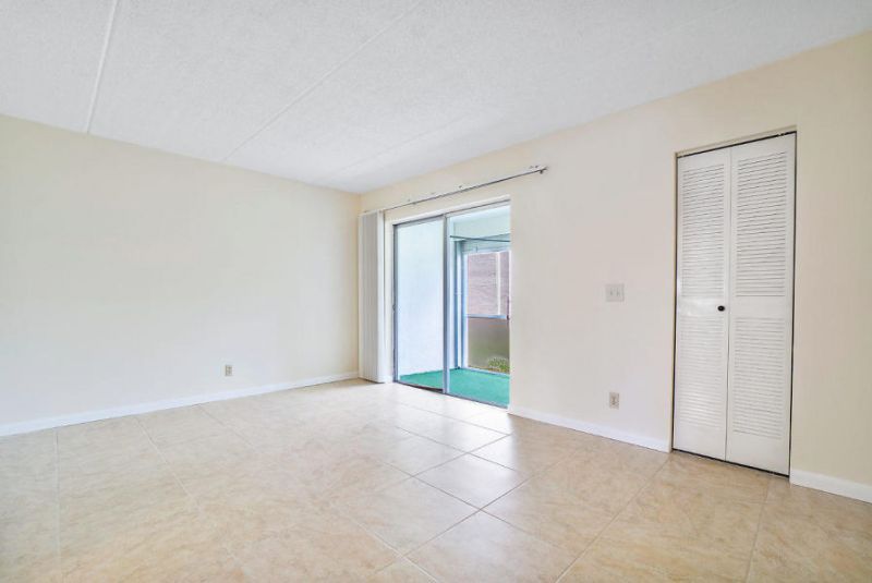 400 Village Green Circle W, Unit 102, Palm Springs, FL 33461 Photo