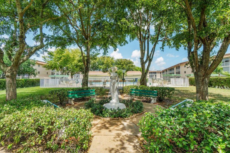 400 Village Green Circle W, Unit 102, Palm Springs, FL 33461 Photo