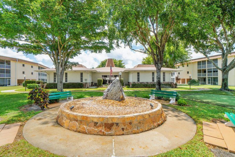 400 Village Green Circle W, Unit 102, Palm Springs, FL 33461 Photo