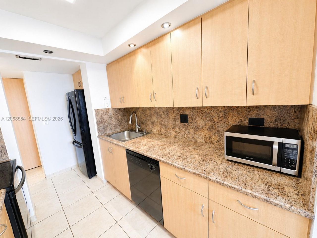 250 174th St, Unit 1615, Sunny Isles Beach, FL 33160 Photo