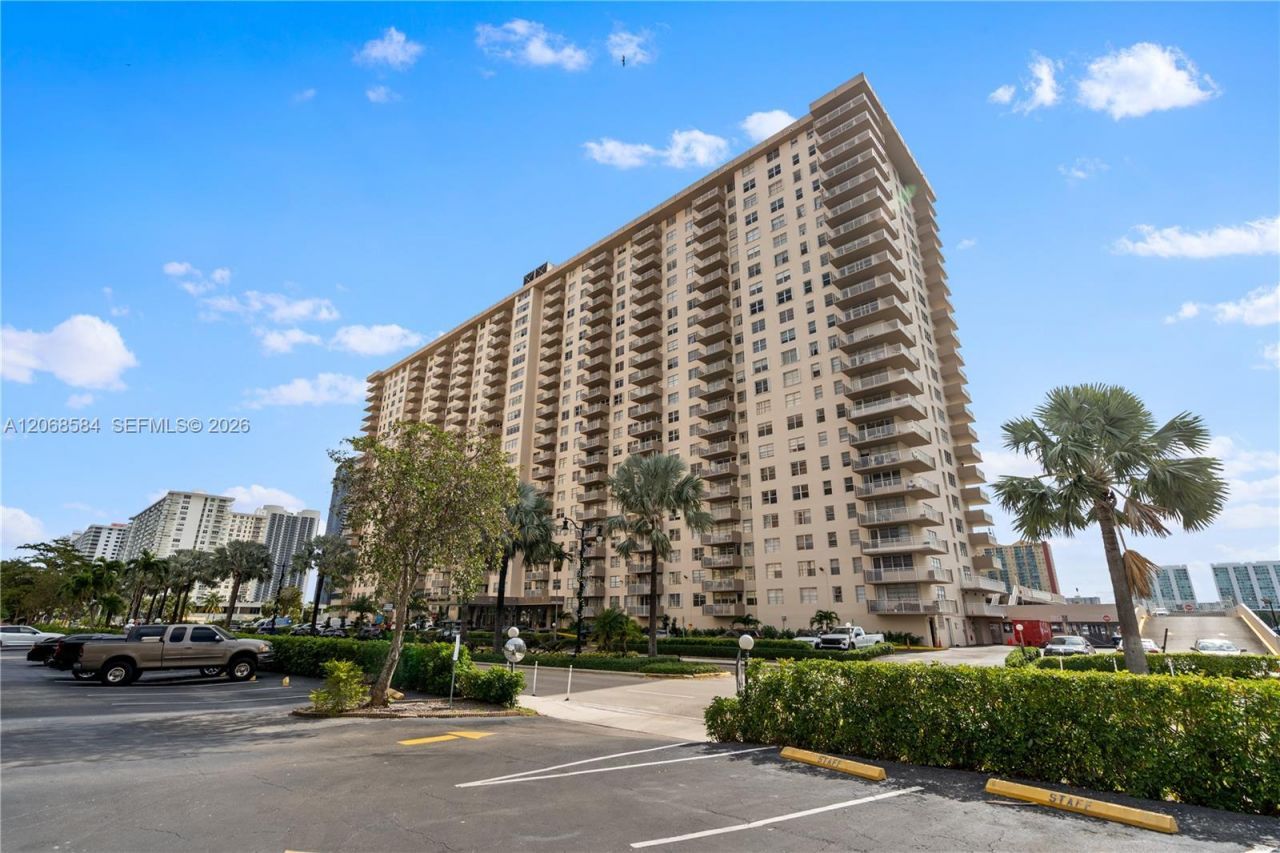 250 174th St, Unit 1615, Sunny Isles Beach, FL 33160 Photo