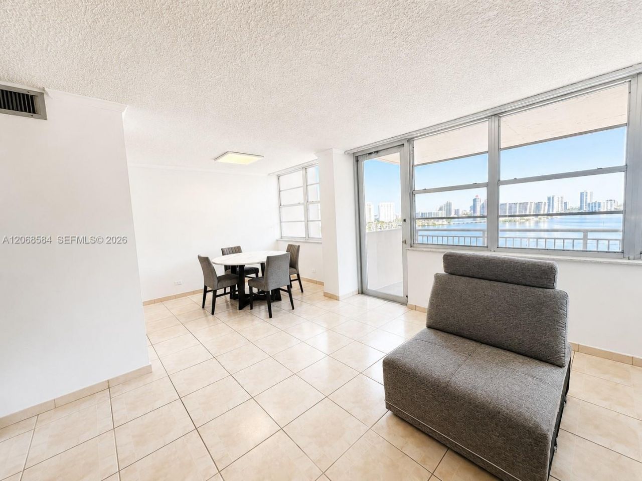 250 174th St, Unit 1615, Sunny Isles Beach, FL 33160 Photo