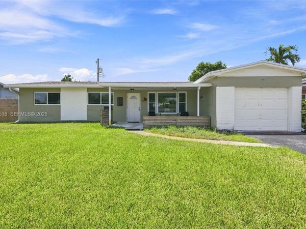 7640 NW 8th St , Pembroke Pines, FL 33024