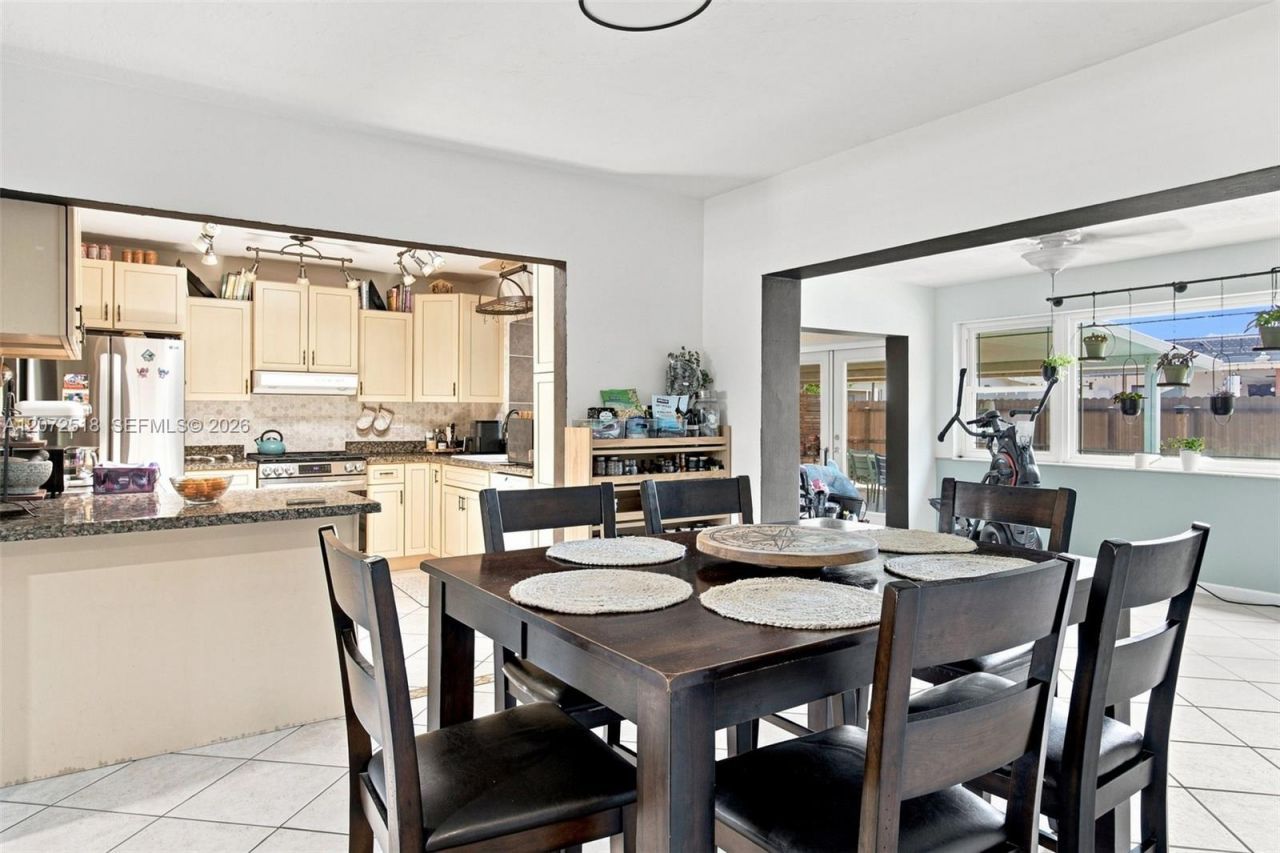 7640 NW 8th St , Pembroke Pines, FL 33024 Photo