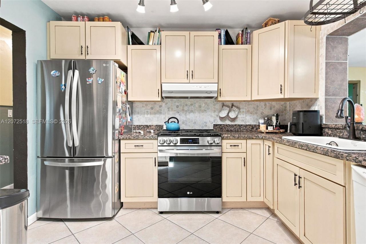 7640 NW 8th St , Pembroke Pines, FL 33024 Photo
