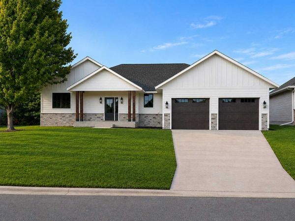 1215 Moor Stone Drive NE, Alexandria, MN 56308
