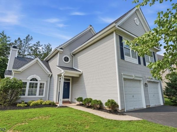 31 Bouwrey Pl, Readington, NJ 08889