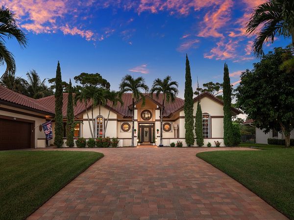 586 N Country Club Drive, Atlantis, FL 33462