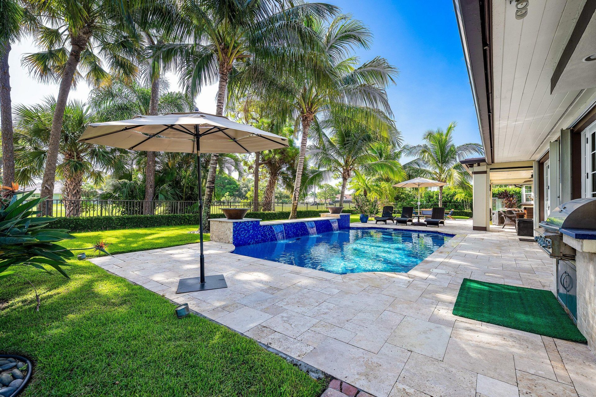 586 N Country Club Drive, Atlantis, FL 33462 Photo