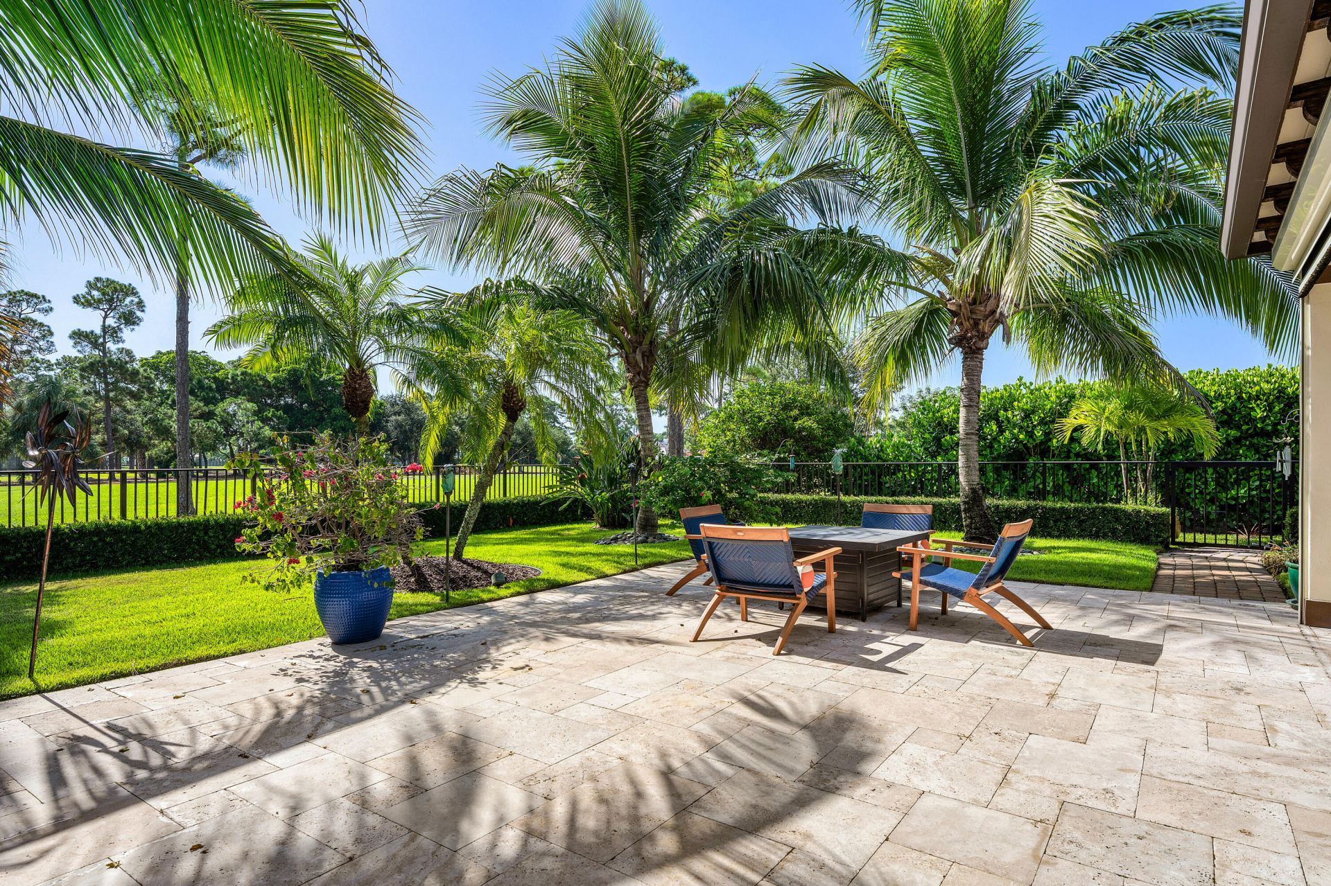 586 N Country Club Drive, Atlantis, FL 33462 Photo
