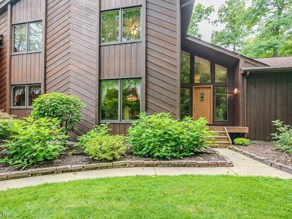 9731 Riverwood Lane, Auburn, OH 44023