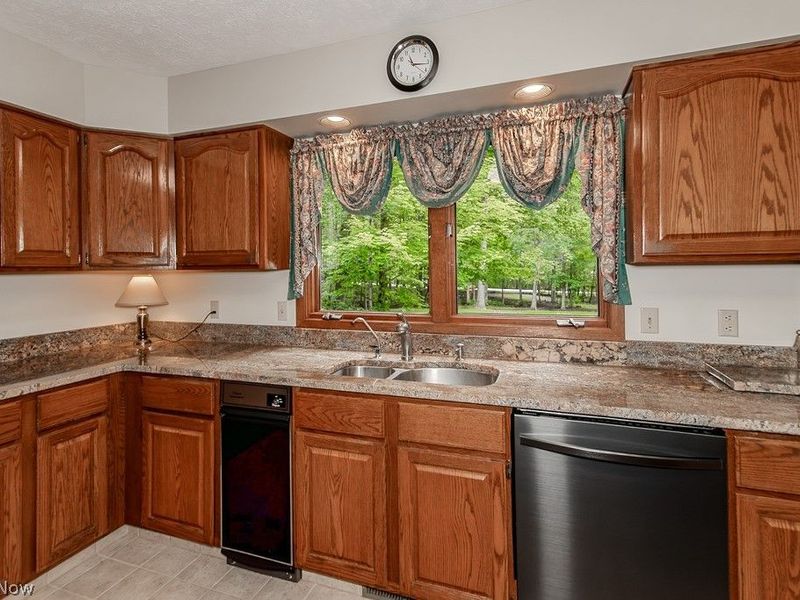 9731 Riverwood Lane, Auburn, OH 44023 Photo 12