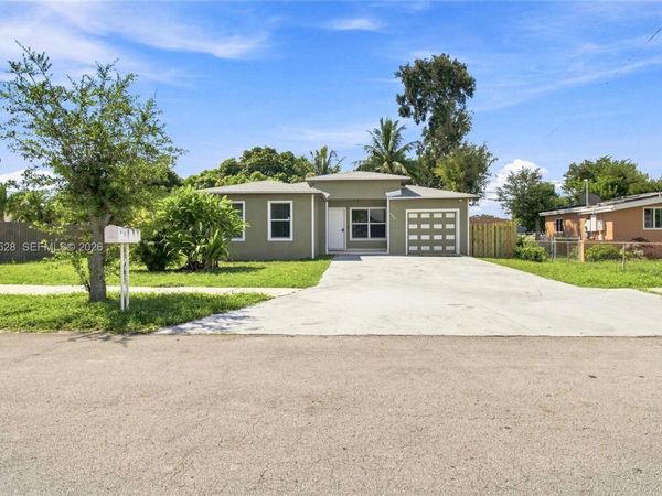 3520 NW 213th Ter , Miami Gardens, FL 33056