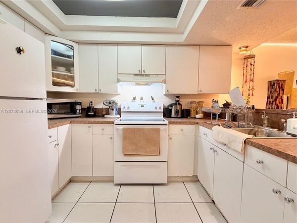 3730 Inverrary Dr , Unit 1G, Lauderhill, FL 33319
