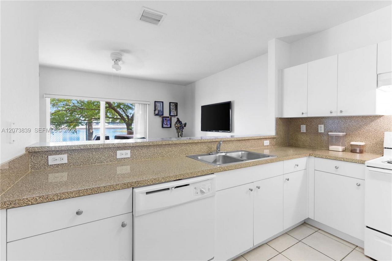 8549 SW 214th Ln , Cutler Bay, FL 33189 Photo