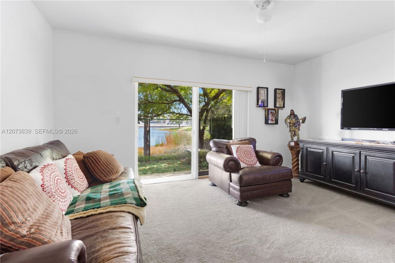 8549 SW 214th Ln , Cutler Bay, FL 33189 Photo