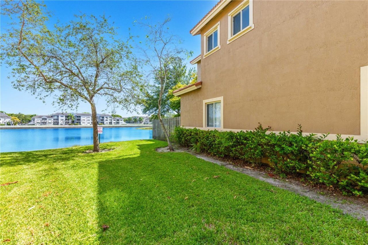8549 SW 214th Ln , Cutler Bay, FL 33189 Photo