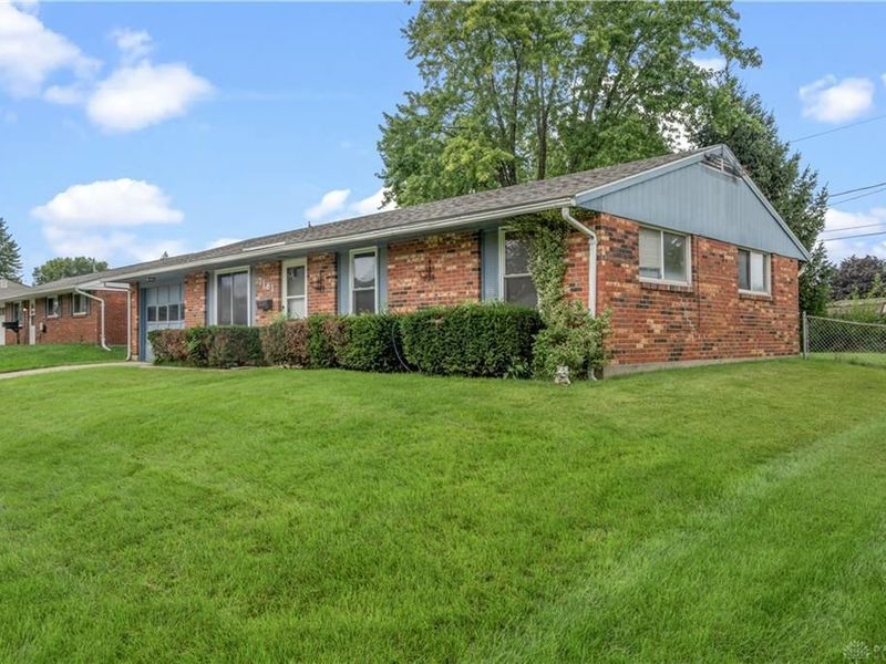 7161 Saffron Drive, Huber Heights, OH 45424 Photo 2