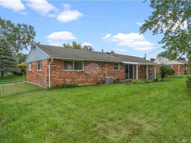 7161 Saffron Drive, Huber Heights, OH 45424 Photo 4