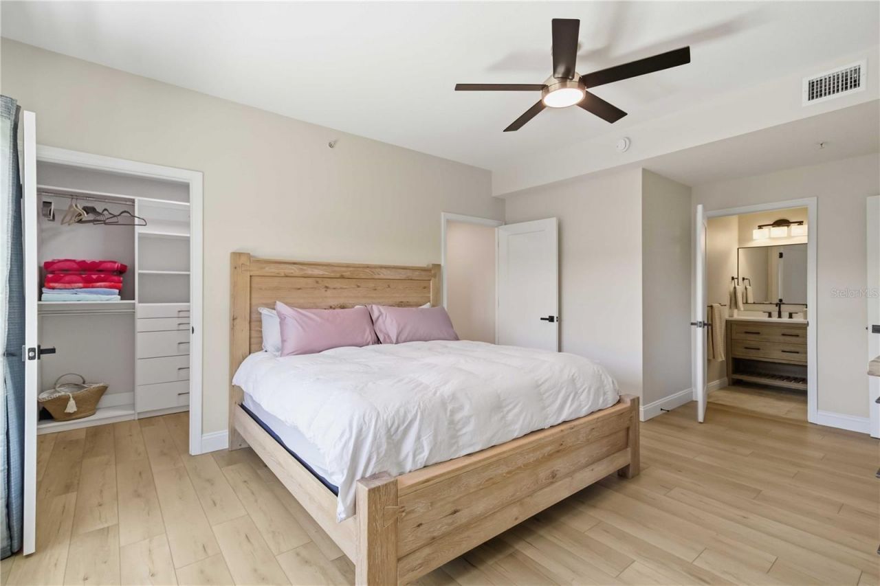 750 N Tamiami Trail , Unit 312, Sarasota, FL 34236 Photo