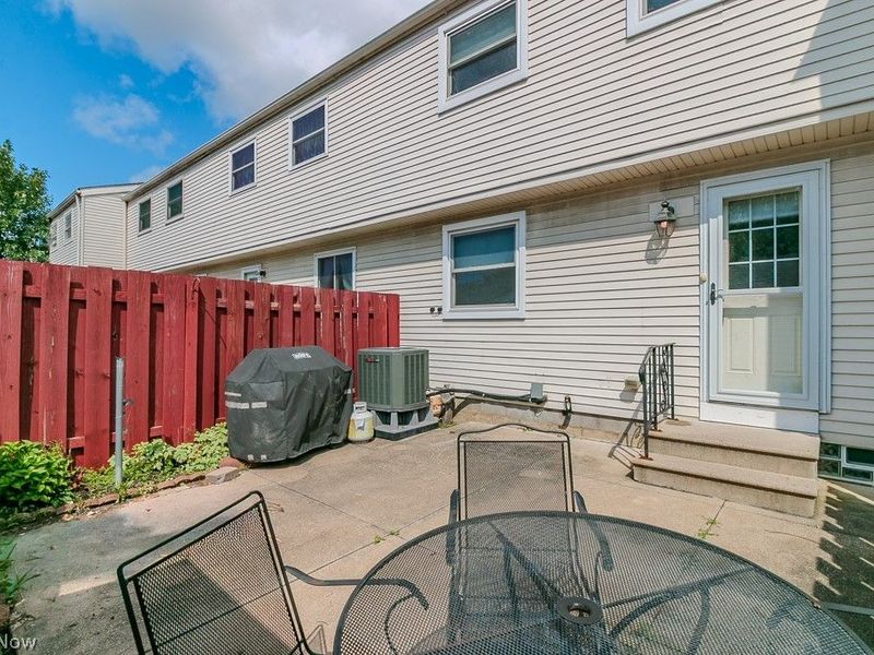 7427 Noble Court, Mentor, OH 44060 Photo 3