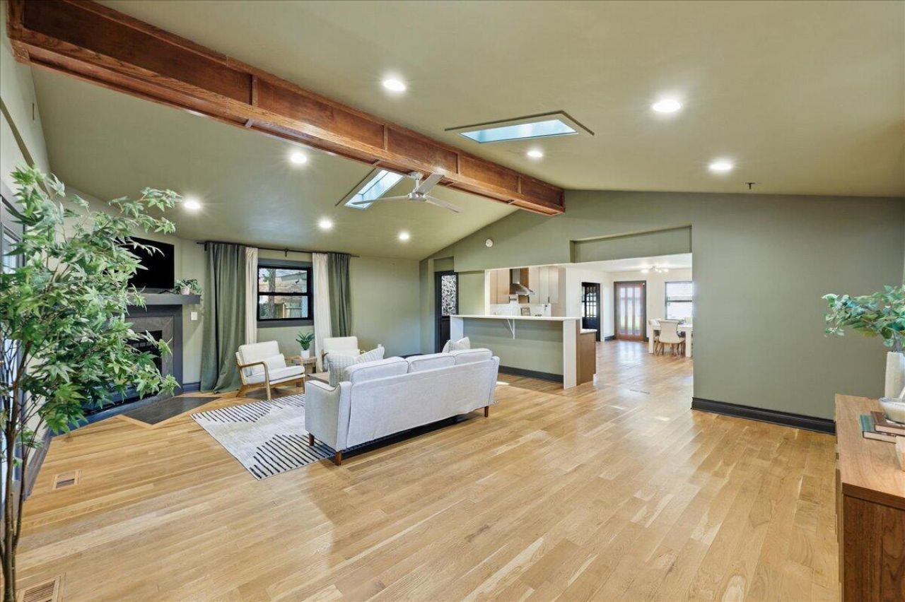 1203 Valley Drive Photo 10