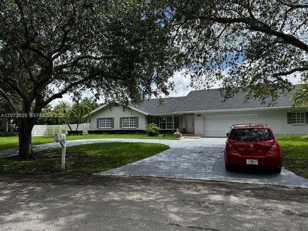 14763 SW 152nd Pl , Miami, FL 33196