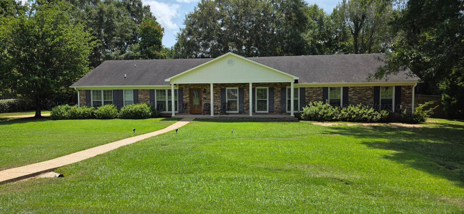 2140 Pineview Cir, Fayette, AL 35555 Main Photo
