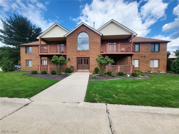 8671 Scenicview Drive, Unit 205, Broadview Heights, OH 44147