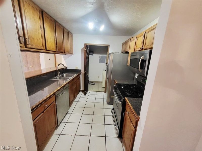 8671 Scenicview Drive, Unit 205, Broadview Heights, OH 44147 Photo 4