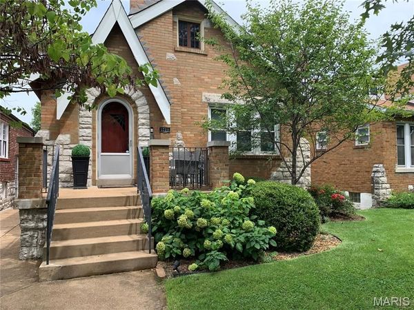 5729 Goethe Avenue , St Louis, MO 63109