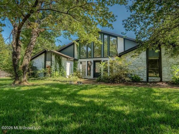 201 Country Cove Circle, Clinton, MS 39056