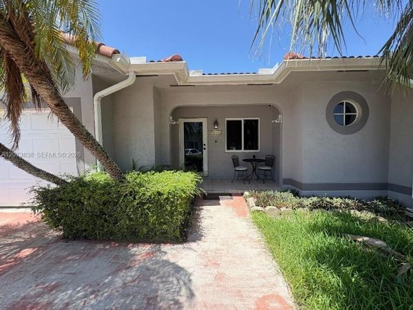 18116 SW 139th Pl , Miami, FL 33177