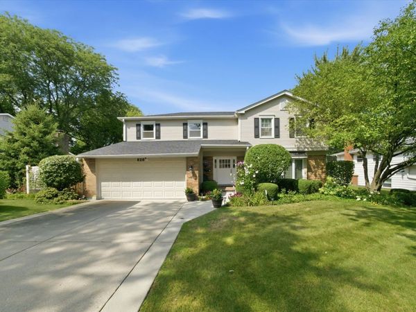 626 E Golf Road , Libertyville, IL 60048