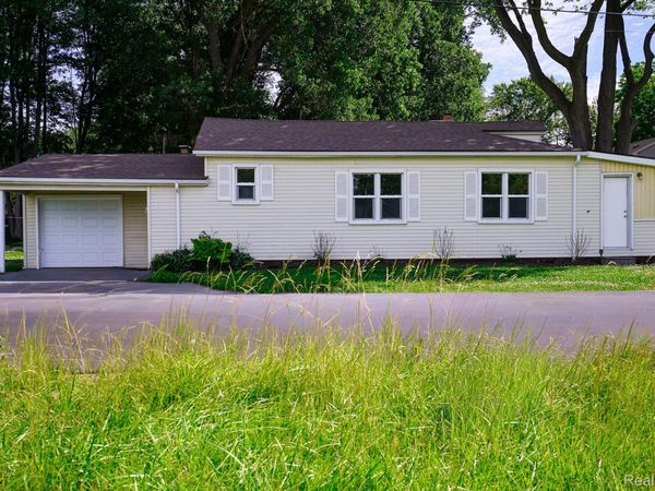 36807 JEFFERSON Avenue, Harrison Township, Mi 48045