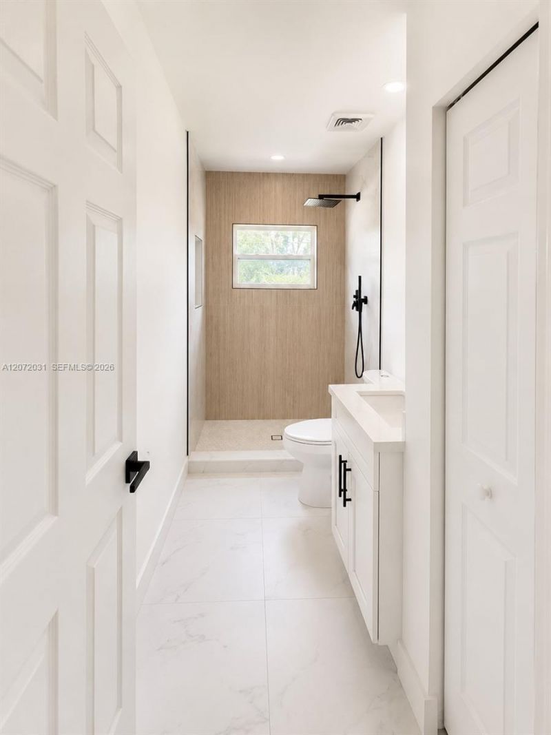 1870 NE 154th Ter , North Miami Beach, FL 33162 Photo