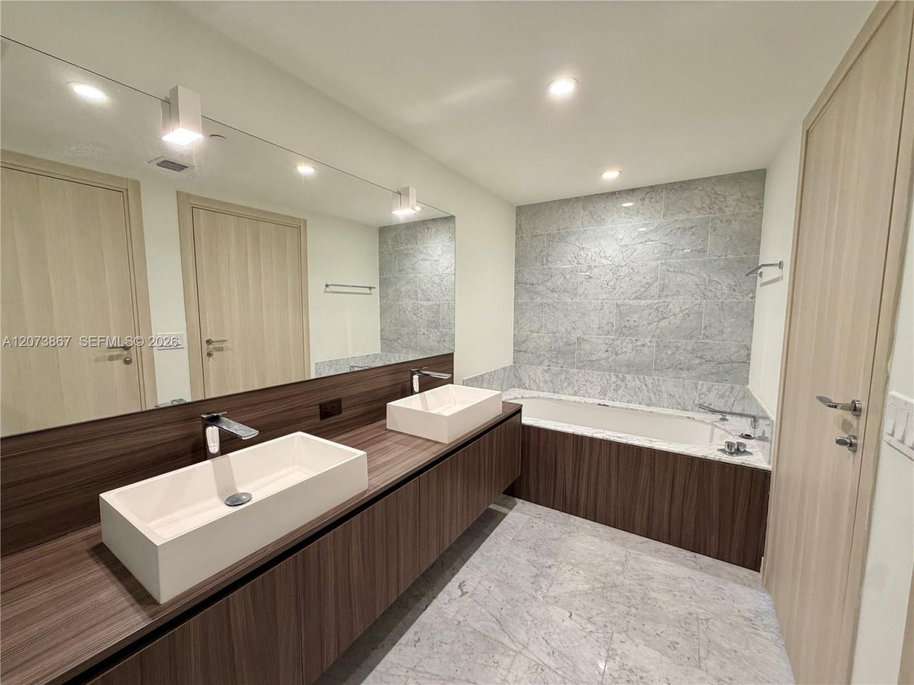 1000 Brickell Plz , Unit 4301, Miami, FL 33131 Photo